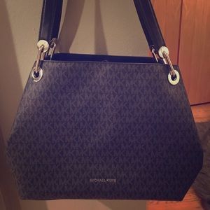 Brand new and authentic MK purse with tag
